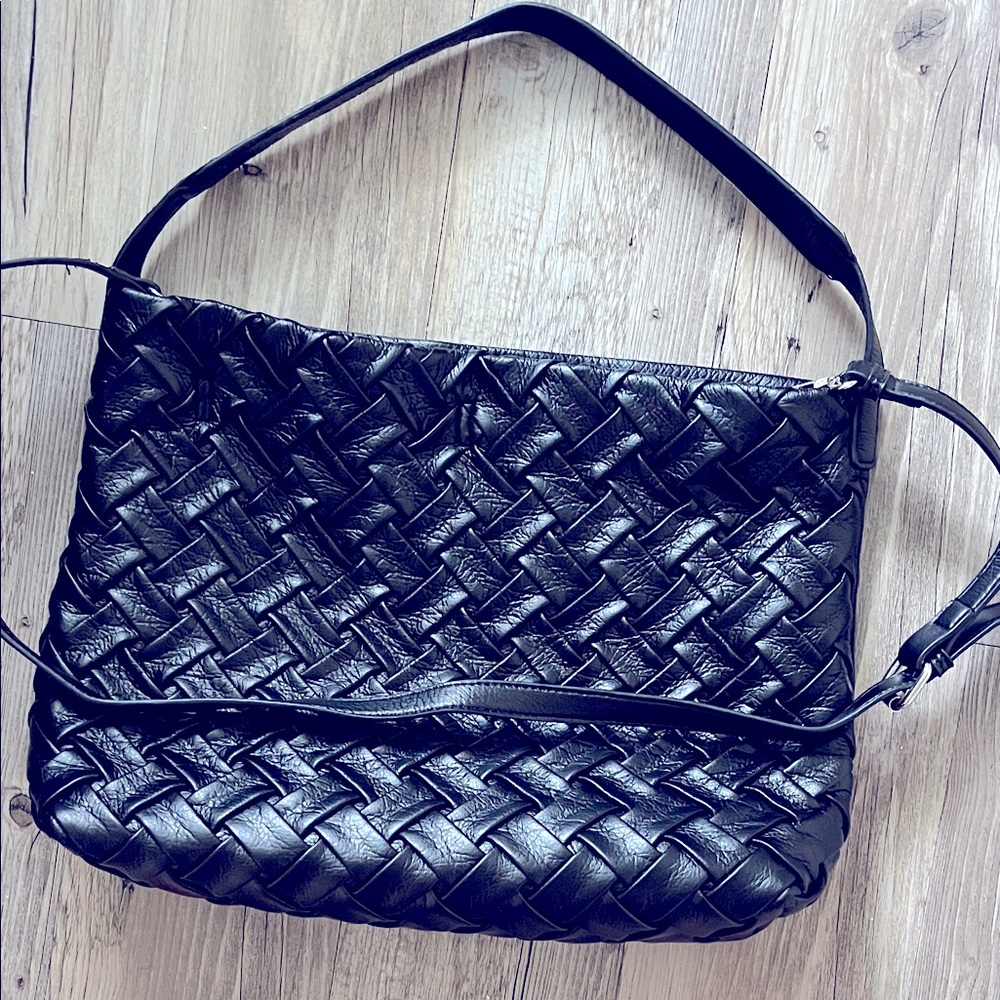 Woven Hobo Shoulder Bag in Black
8 OTHER REASONS